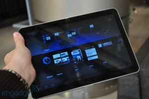 Le Samsung Galaxy Tab 2 fait 10 pouces de diagonale… et s’élève directement contre l’iPad d’Apple