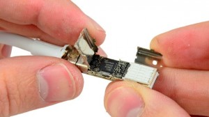 Les câbles Thunderbolt sont &laquo;&nbsp;intelligents&nbsp;&raquo;, car ils contiennent de l&rsquo;électronique et un firmware