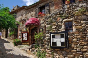 Restaurant D&rsquo;ici et d&rsquo;Ailleurs à Castelnou : très bonne table dans un décor superbe
