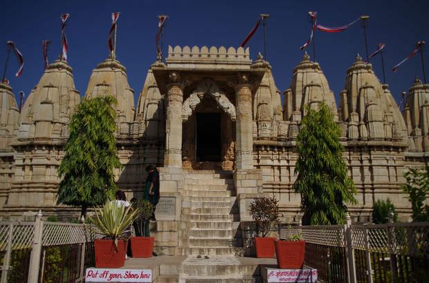 2014-03-15 Inde Chittorgarh Temple Swethamber Satbis Deori