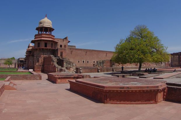 2014-03-20 Inde Agra Fort Rouge