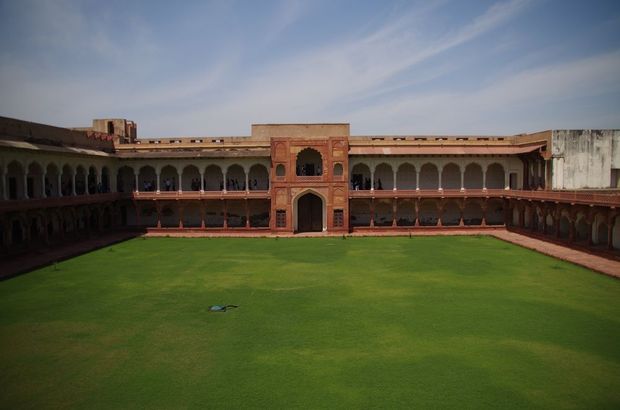 2014-03-20 Inde Agra Fort Rouge