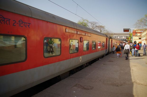 2014-03-21 Inde Varanasi Gare Train