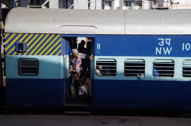 2014-03-21 Inde Varanasi Gare Train