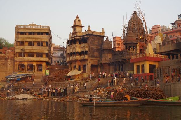 2014-03-22 Inde Varanasi Ghats Cremation Manikarnika