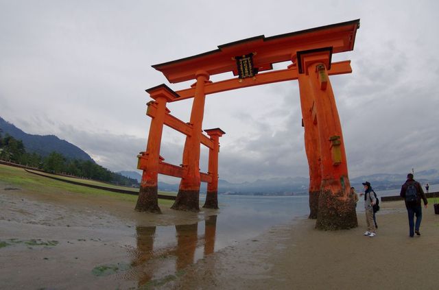 Japon - Miyajima Torii Shrine low tide